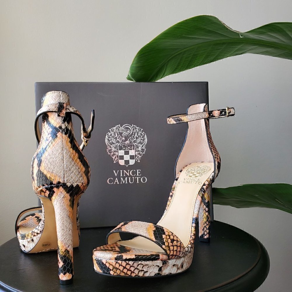 VINCE CAMUTO BALINDIA PLATFORM SANDALS